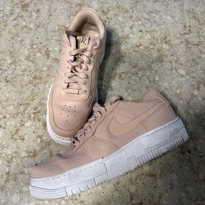 Nike Air Force 1 Pixel Women's Sneakers in Blush size 10